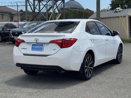 Super White 2017 Toyota Corolla SE