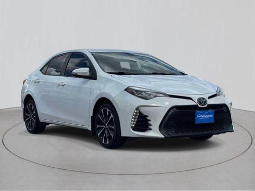 Super White 2017 Toyota Corolla SE