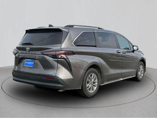 2024 Toyota Sienna XLE