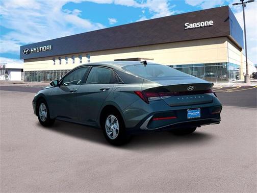 2025 Hyundai ELANTRA SE