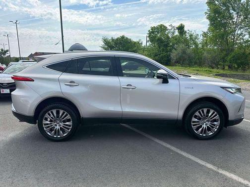Titanium Glow 2021 Toyota Venza XLE
