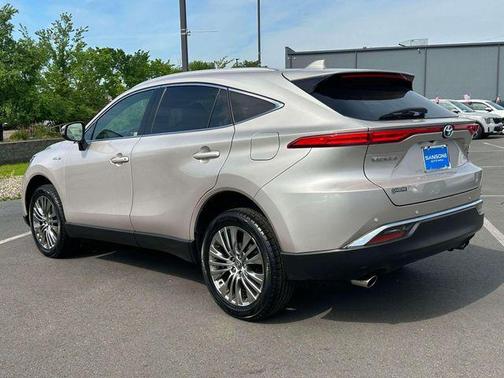 Titanium Glow 2021 Toyota Venza XLE