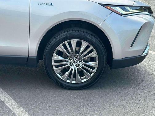 Titanium Glow 2021 Toyota Venza XLE