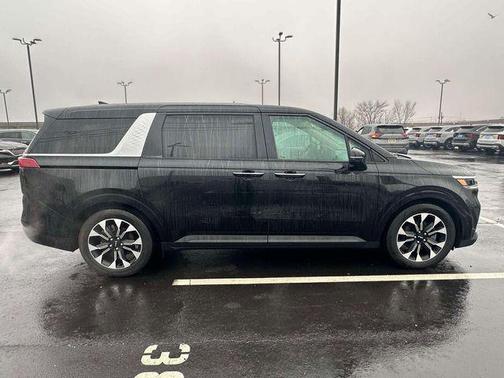 2023 Kia Carnival EX