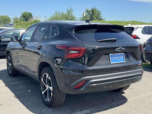 Mosaic Black Metallic 2025 Chevrolet Trax FWD 1RS