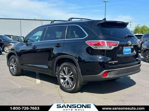 Midnight Black Metallic 2016 Toyota Highlander XLE