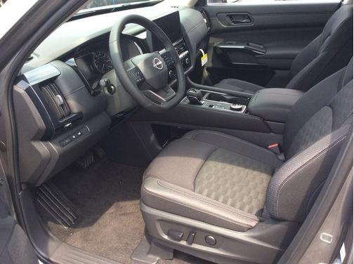 Gun Met 2026 Nissan Pathfinder SV