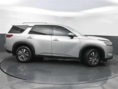 2024 Nissan Pathfinder SL FWD
