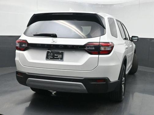 Pearl White 2025 Honda Pilot EX-L