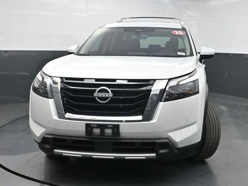 2025 Nissan Pathfinder Platinum FWD