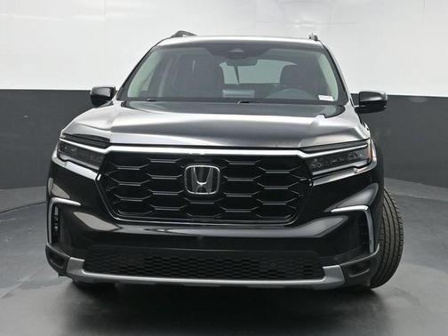 Crystal Black Pearl 2023 Honda Pilot Touring 8-Passenger