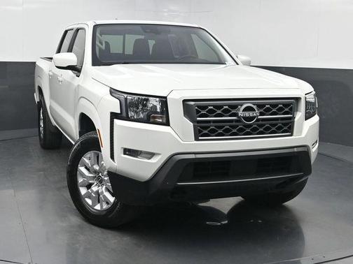 Glacier White 2024 Nissan Frontier SV