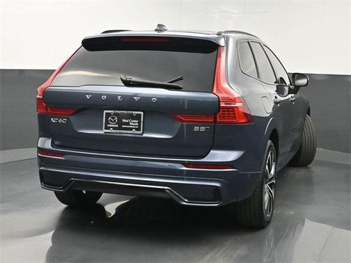 2023 Volvo XC60 B5 Ultimate Dark Theme