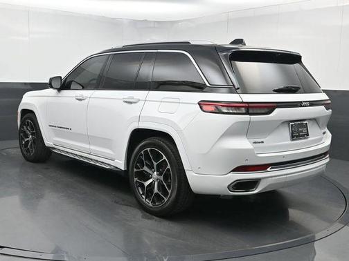 Bright White Clearcoat 2023 Jeep Grand Cherokee Summit
