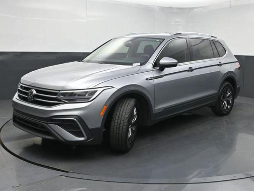 Silver Metallic 2024 Volkswagen Tiguan 2.0T SE