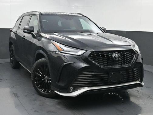 Midnight Black Metallic 2025 Toyota Highlander XSE