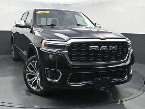 Diamond Black Crystal Pearlcoat 2025 RAM 1500 ST