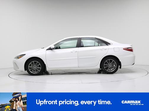 White 2015 Toyota Camry SE