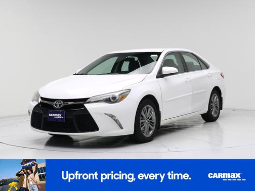 White 2015 Toyota Camry SE