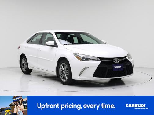 White 2015 Toyota Camry SE