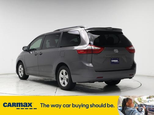 2017 Toyota Sienna LE
