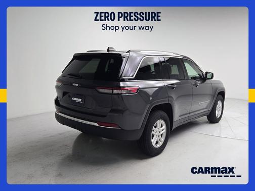 Gray 2023 Jeep Grand Cherokee Laredo