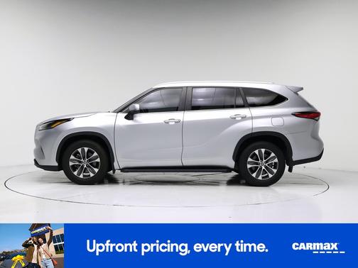 Silver 2023 Toyota Highlander XLE