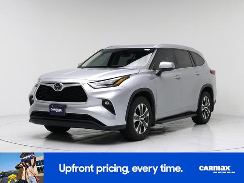Silver 2023 Toyota Highlander XLE