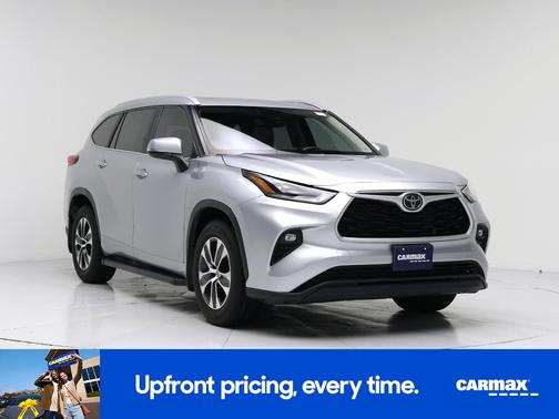 Silver 2023 Toyota Highlander XLE
