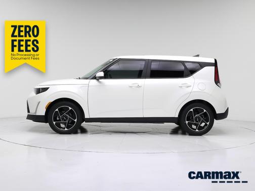 White 2025 Kia Soul EX