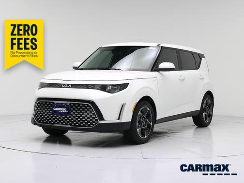 White 2025 Kia Soul EX