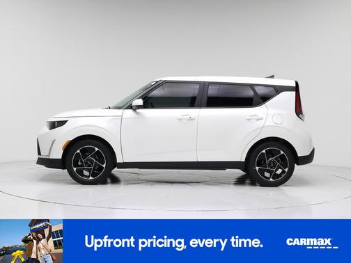 White 2025 Kia Soul EX