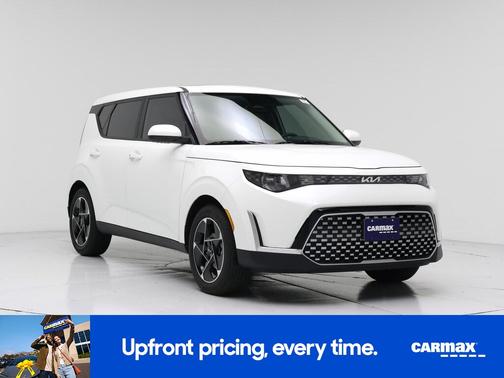 White 2025 Kia Soul EX