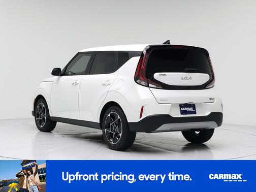 White 2025 Kia Soul EX
