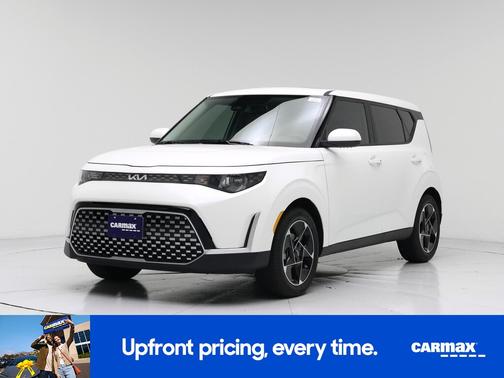White 2025 Kia Soul EX