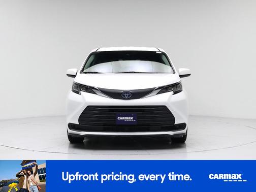 White 2021 Toyota Sienna LE