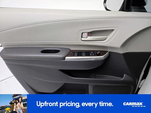 White 2021 Toyota Sienna LE