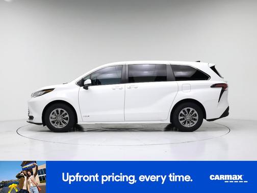 White 2021 Toyota Sienna LE