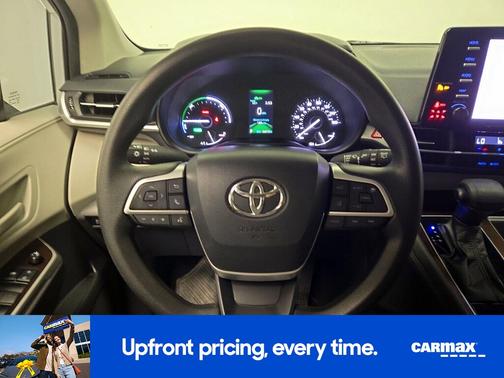 White 2021 Toyota Sienna LE