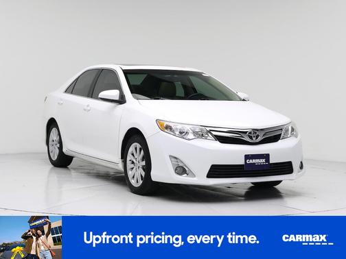 White 2014 Toyota Camry XLE