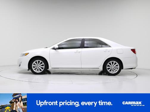 White 2014 Toyota Camry XLE