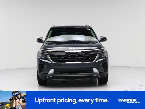 Gray 2024 Kia Seltos EX