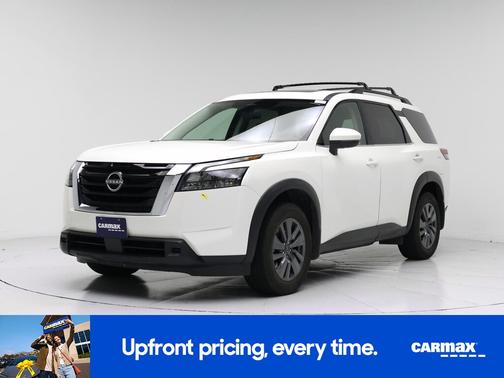 White 2024 Nissan Pathfinder SV