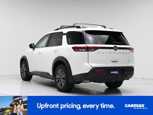 White 2024 Nissan Pathfinder SV