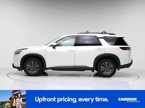 White 2024 Nissan Pathfinder SV
