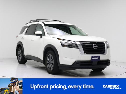 White 2024 Nissan Pathfinder SV
