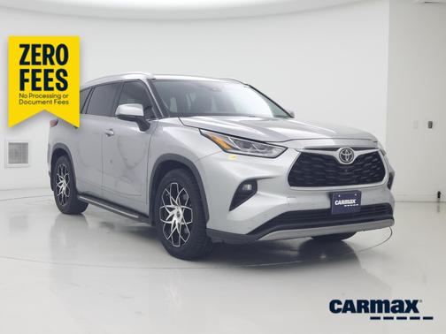 Silver 2022 Toyota Highlander Platinum