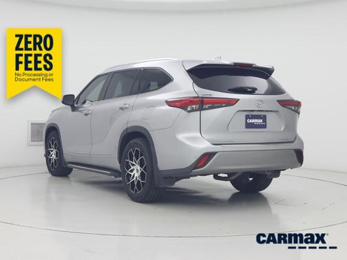Silver 2022 Toyota Highlander Platinum