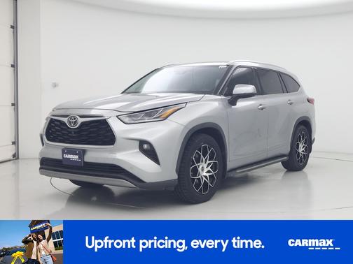 Silver 2022 Toyota Highlander Platinum