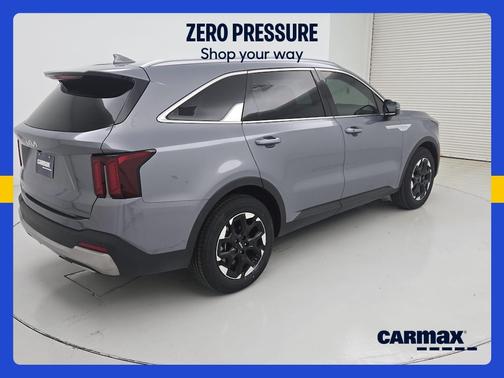 Gray 2024 Kia Sorento S